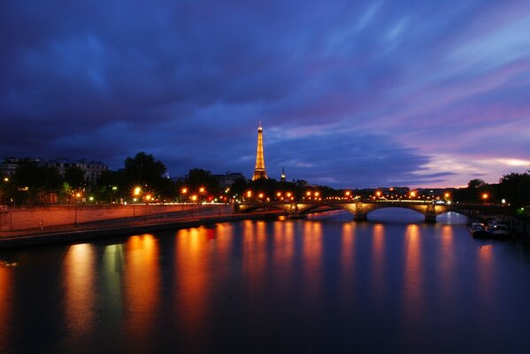 París Nocturno. Torre Eiffel