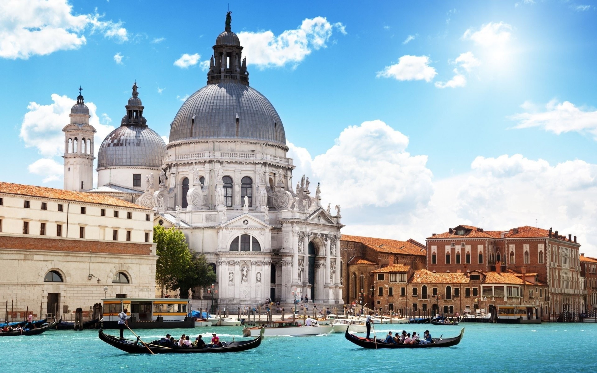 fiume costruzione venezia gondole persone