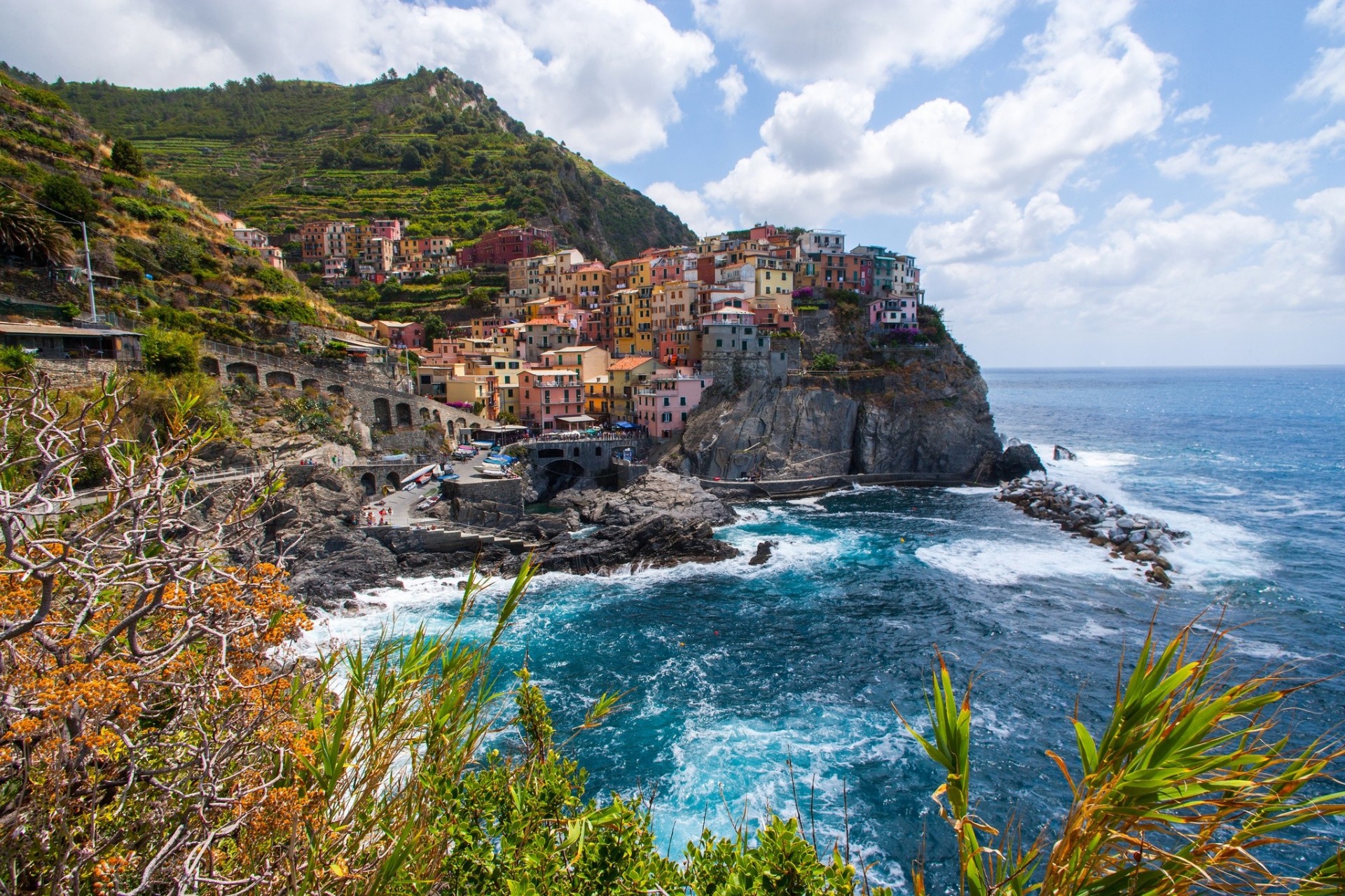 italien landschaft manarola meer cinque terre ligurisches meer felsen