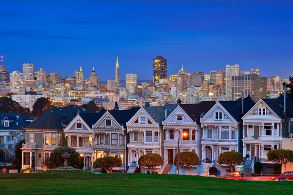 Vista nocturna. Casas en California