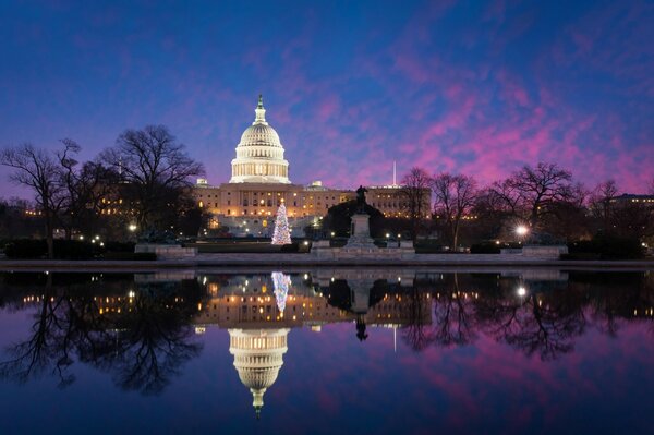 Réflexion du Capitole dans l étang de Washington