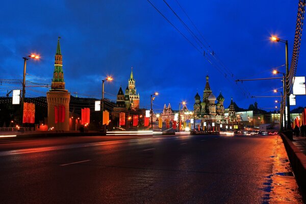 Ночной пейзаж старинного кремля