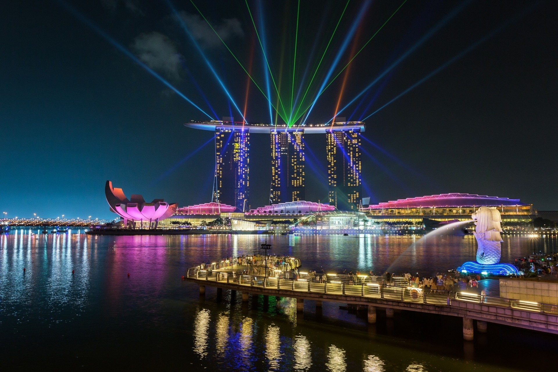 огни marina bay ночь сингапур блики лазерное шоу marina bay sand