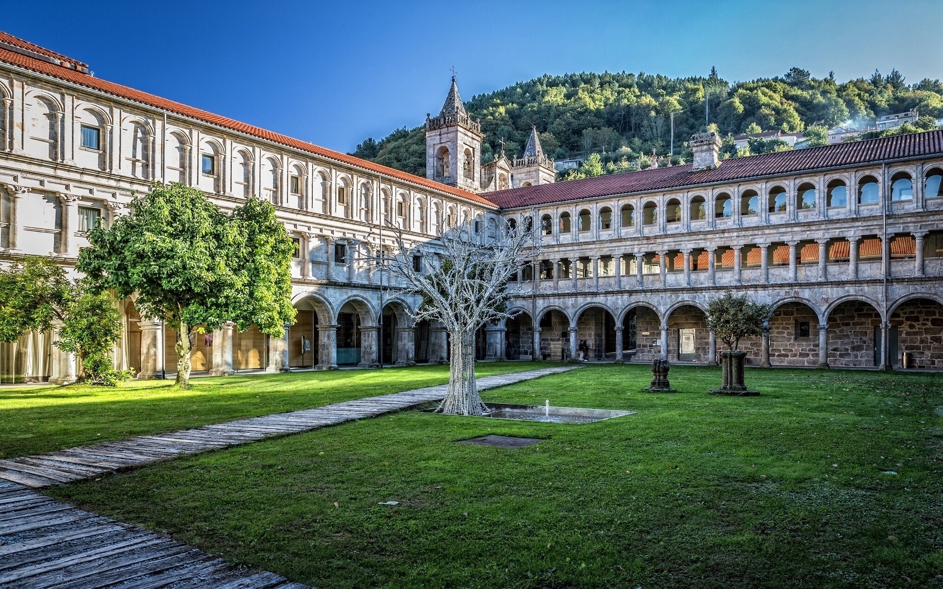 innenhof gebäude spanien hotel