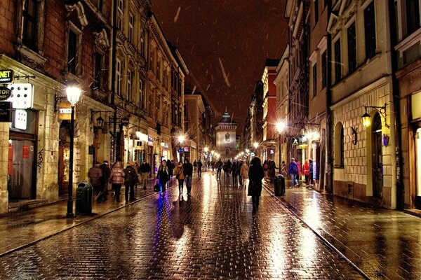 Rues nocturnes de la ville Polonaise