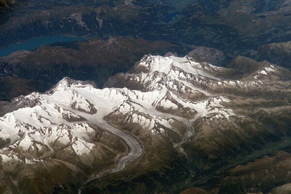 Photo de l espace. Neige dans les montagnes