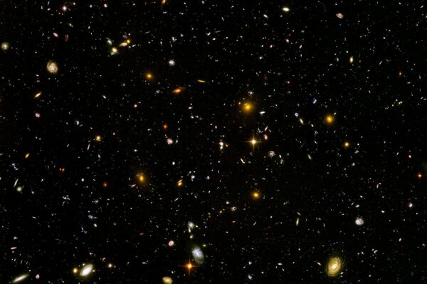 Большое глубокое галактическое поле с ультра разными звездами