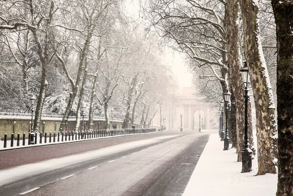 Camino de invierno en Londres Inglés