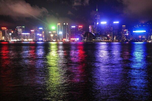 Fotos von Hongkong in den Lichtern der Nacht