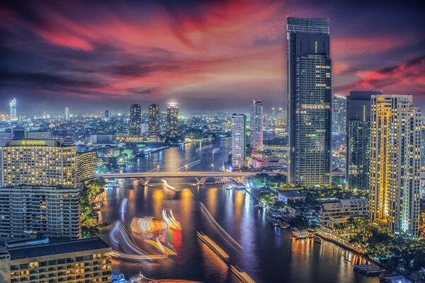 Paseo nocturno de la capital de Tailandia, Bangkok