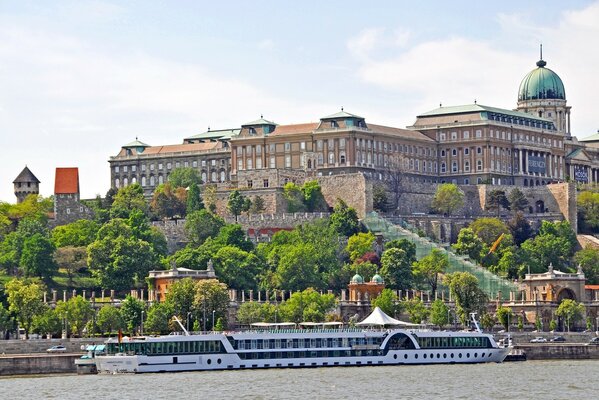 Embankment and motor ship in the Hungarian city