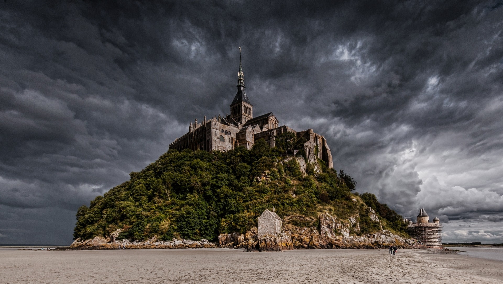 nuages mont-saint-michel france île marée basse abbaye ciel