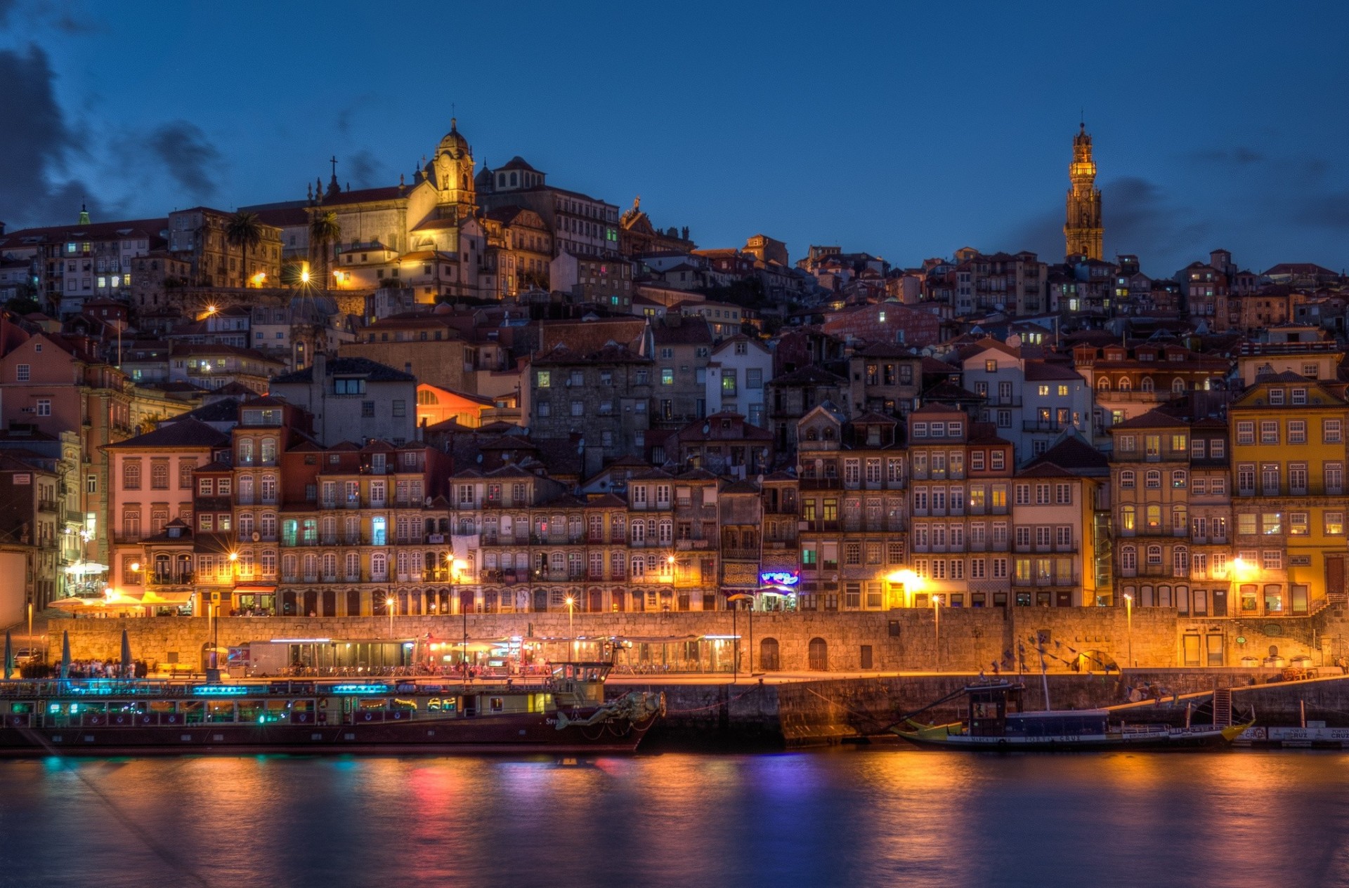 rzeka wybrzeże brzeg vila nova de gaia miasto noc porto budynek vila nova de gaia łodzie portugalia domy