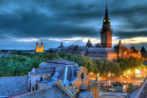 Iglesia en Serbia. Hermosa vista de la Plaza