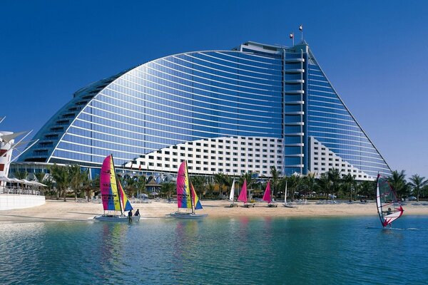 Hotel de playa de la ciudad en Dubai
