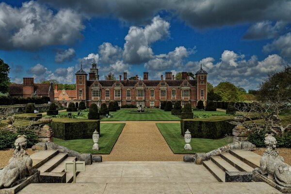 A huge English mansion under black clouds