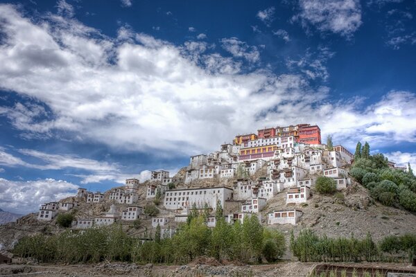 Reise nach Indien zum buddhistischen Kloster