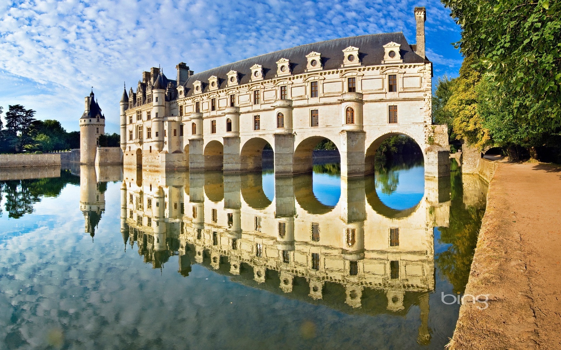 fiume castello di chenonceau nuvola qatar airways acqua città