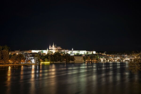 Río en la República Checa Praga