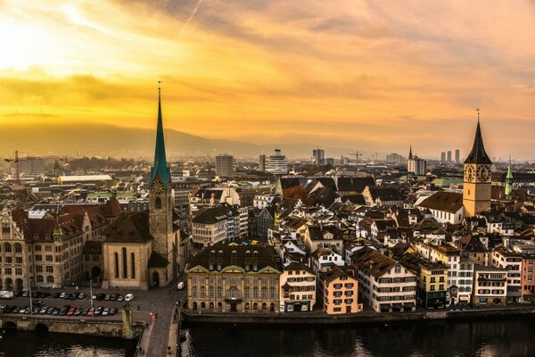 Zürich, Schweiz. Blick auf die städtischen Gebäude