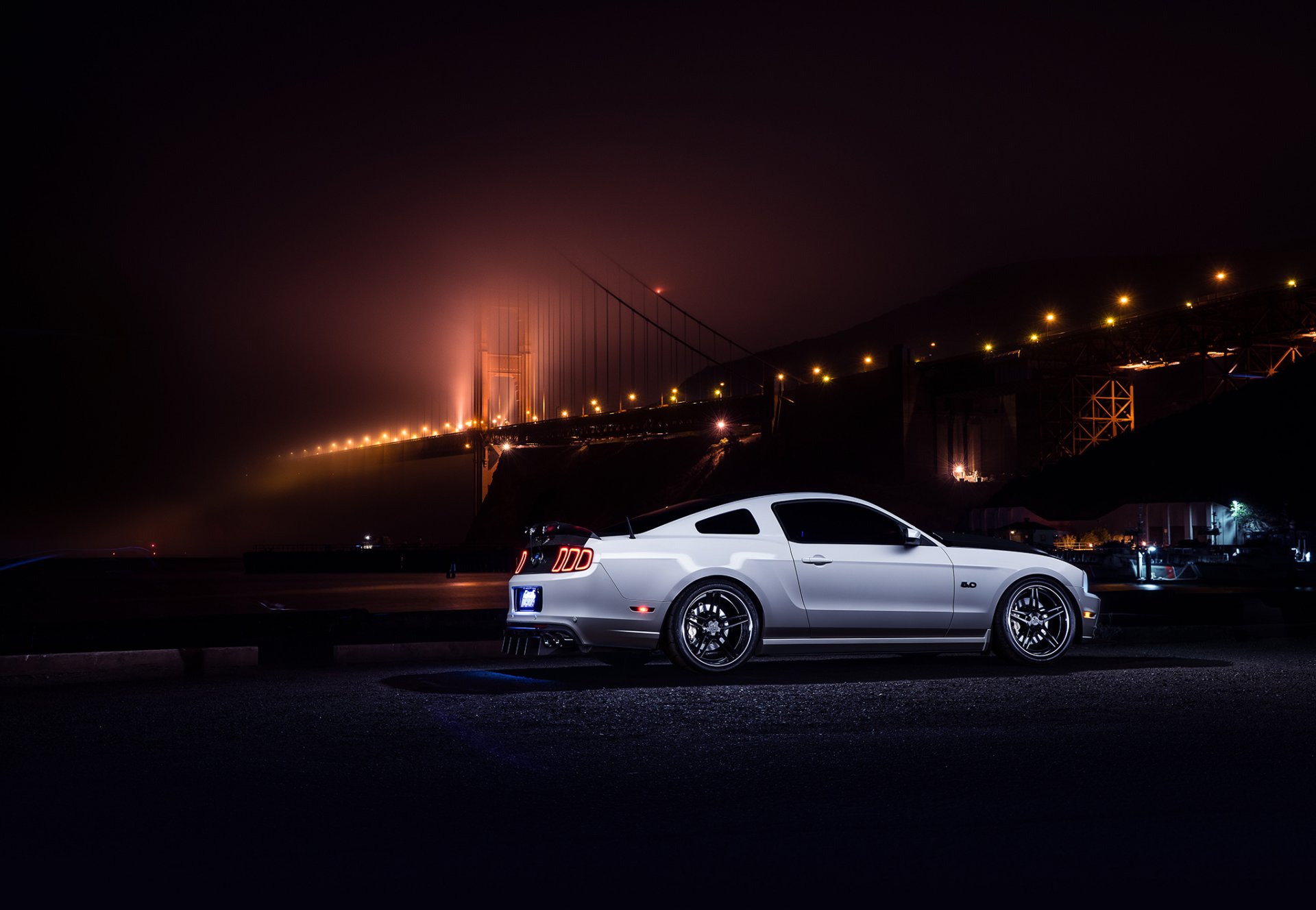 ford mustang aristo collection blanc muscle voiture nigth pont arrière smog