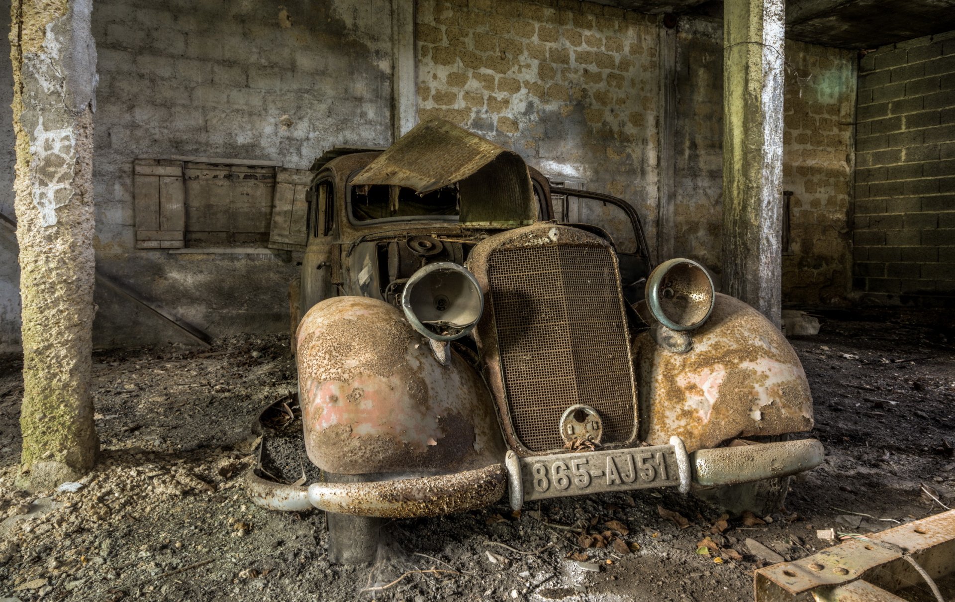 coche garaje chatarra