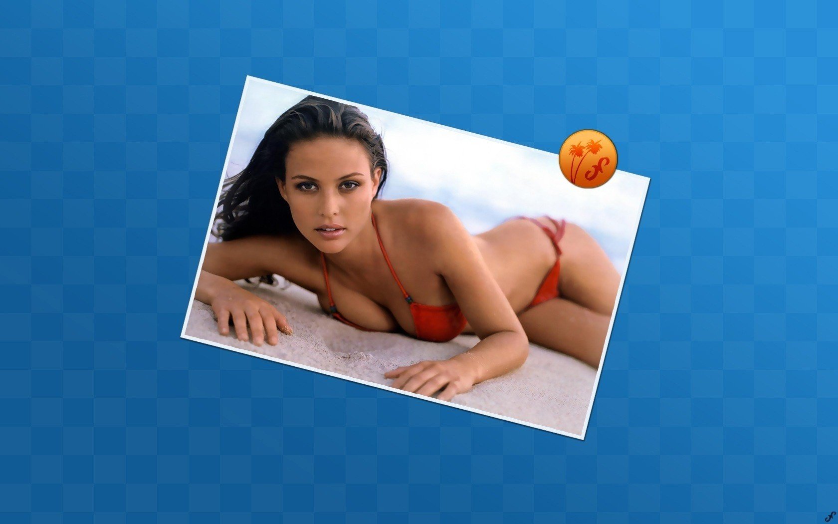 foto chica fondo escritorio vacaciones playa modelo sexy arena mirada belleza modelo pecho busto figura sexy cabello rizos posando ropa interior escote cuerpo mujeres cara ojos