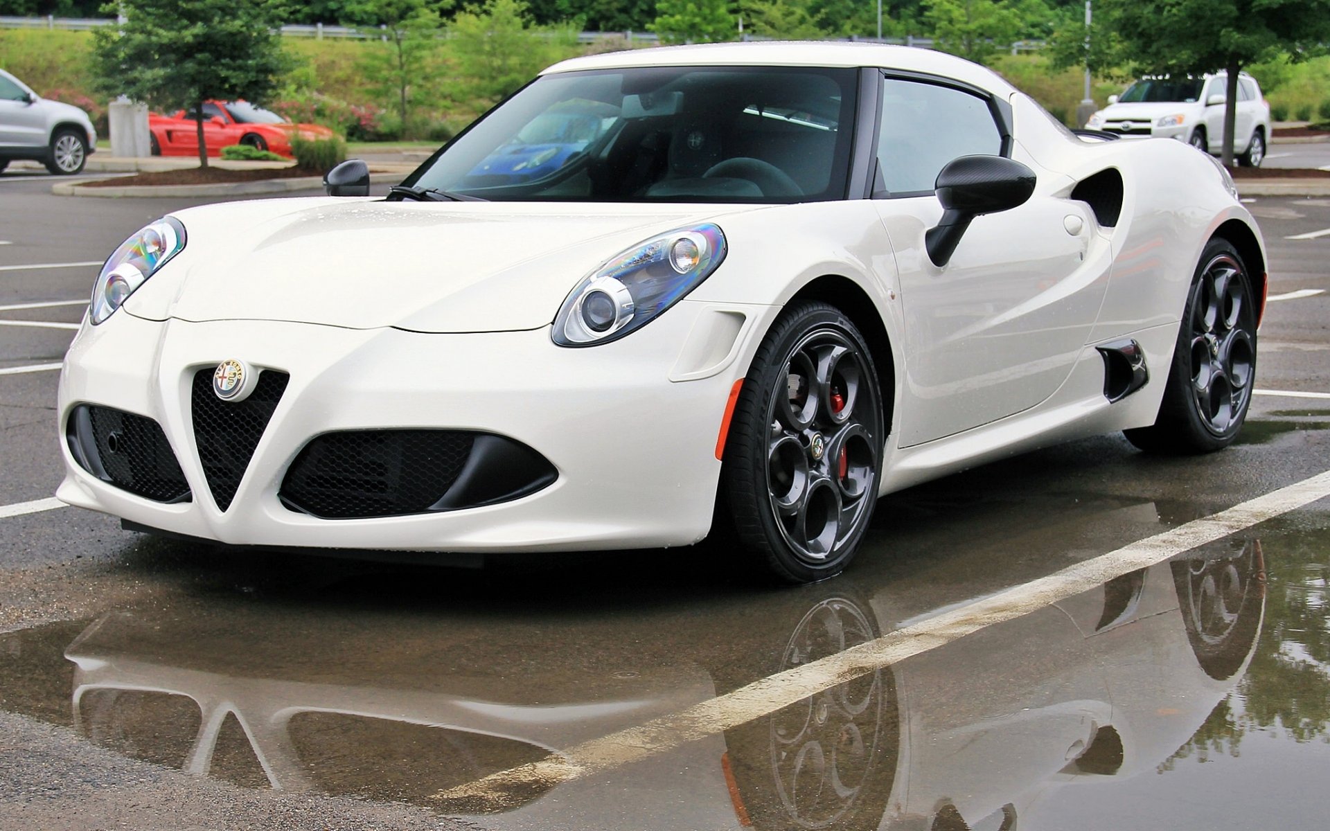 alfa romeo 4c alfa romeo parkplatz pfützen reflexion