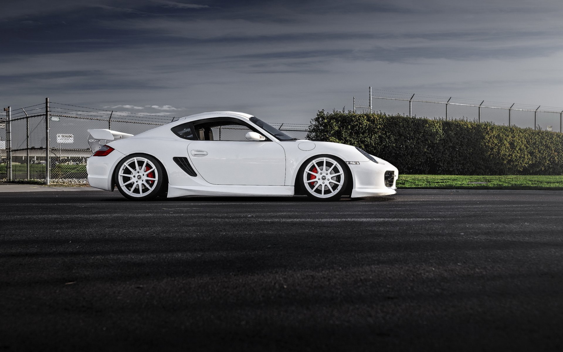 porsche cayman auto bianco