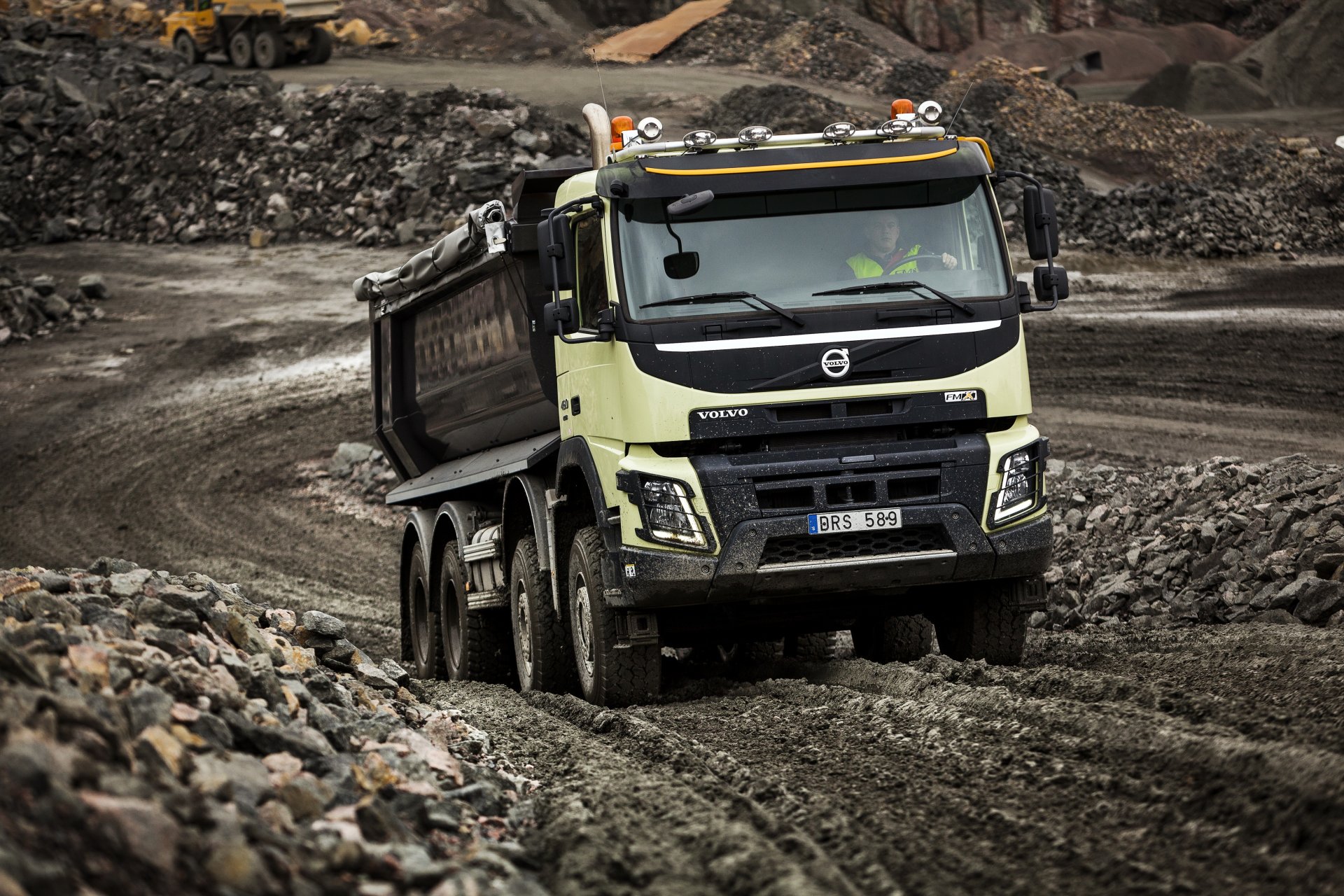 2013 volvo fmx 8x4 вольво самомвал грузовик карьер камни дорога пыль спецтехника