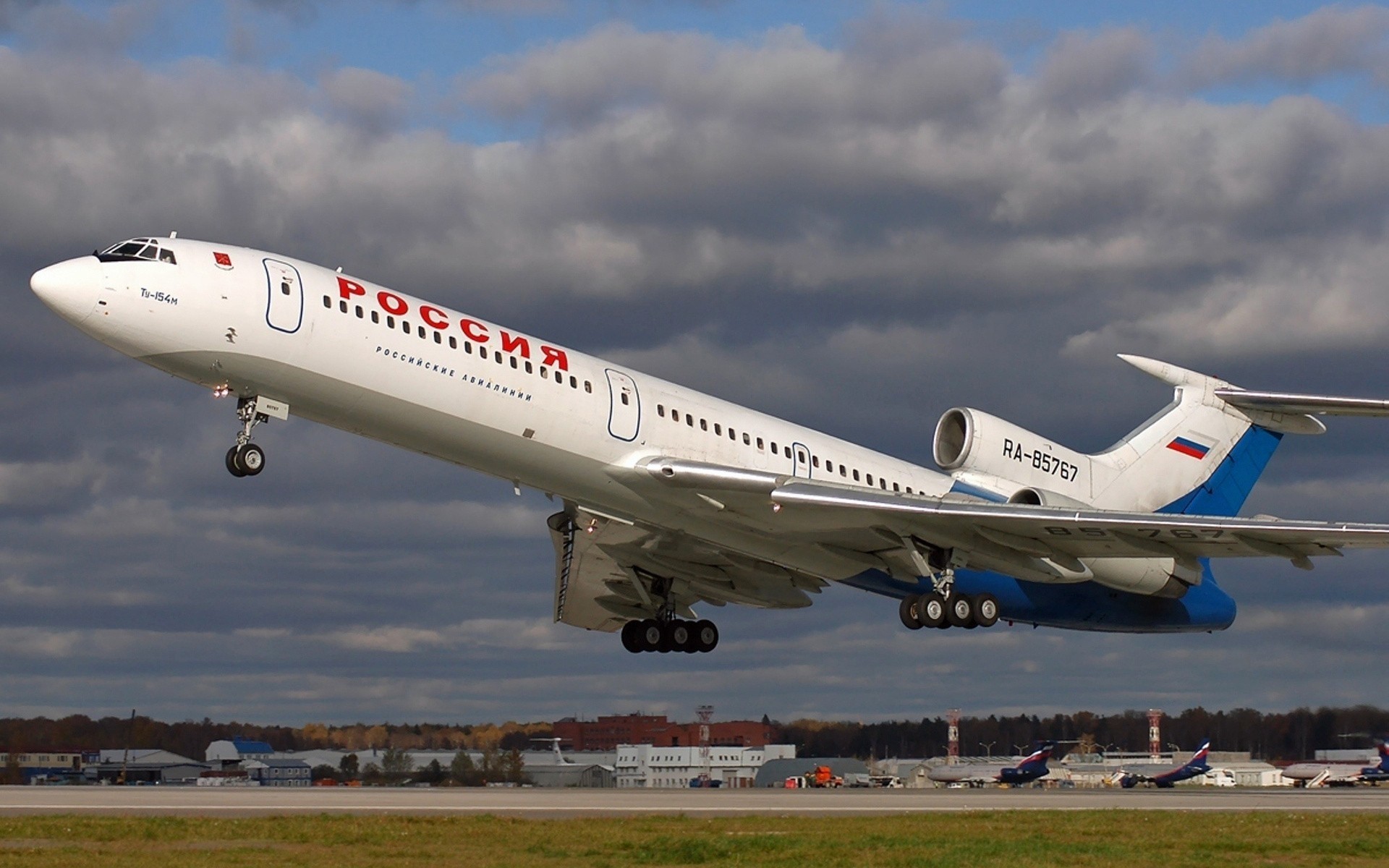 tu-154 gris avión nube tupolev