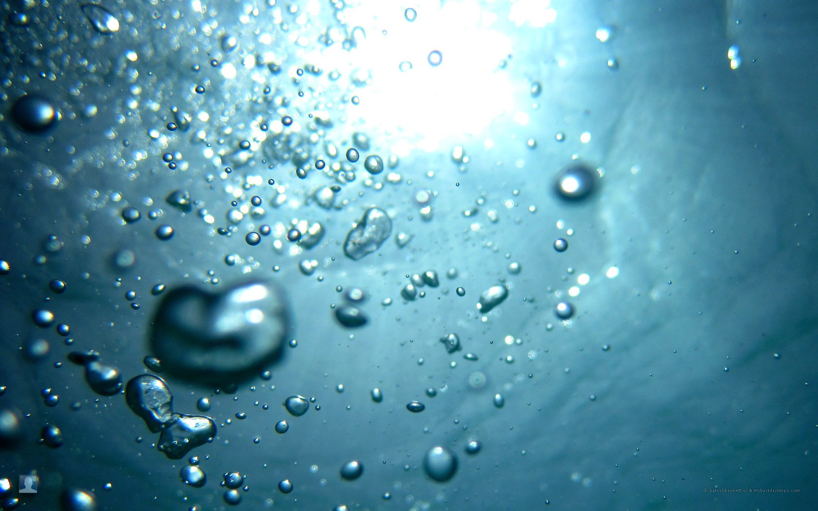 sur la surface bulles d air eau pure bulles sous l eau eau texture