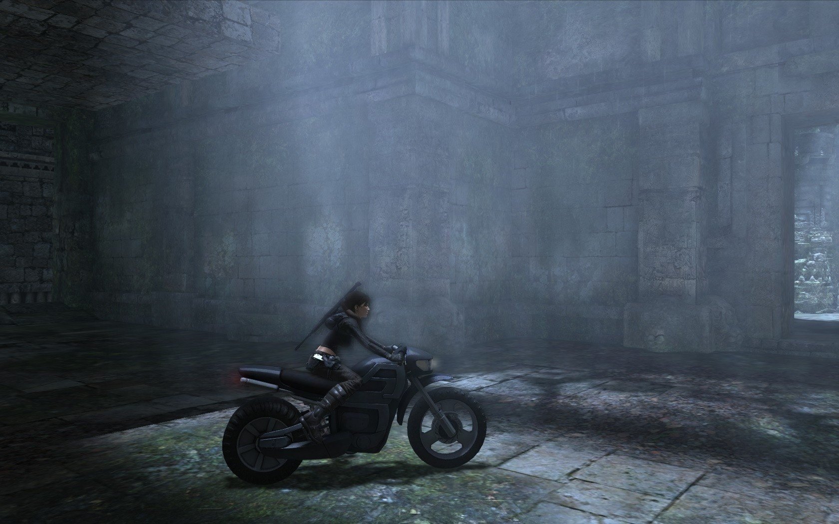 tomb rider chica motocicleta captura de pantalla niebla