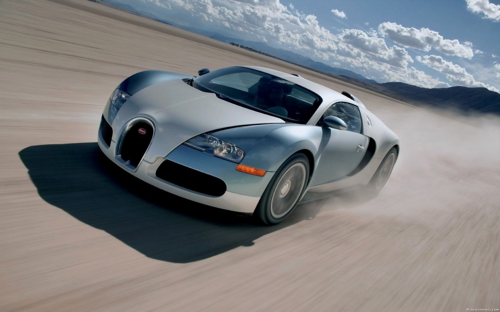 la voiture la plus chère bugatti veyron bugatti vitesse désert poussière mouvement ciel nuages voiture brouette cool voiture auto voitures de sport transport véhicules