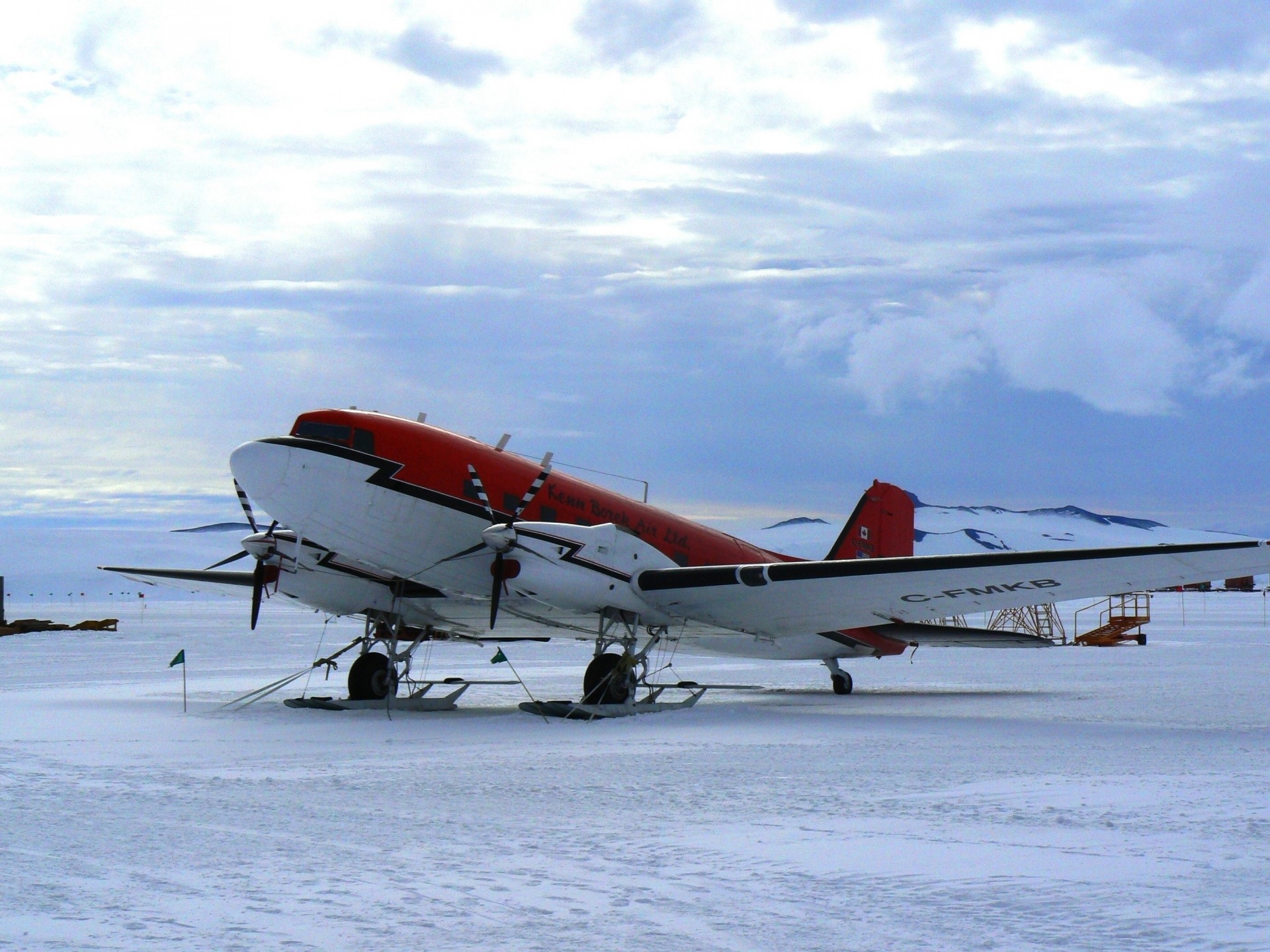 flugplatz douglas dc-3 schnee winter