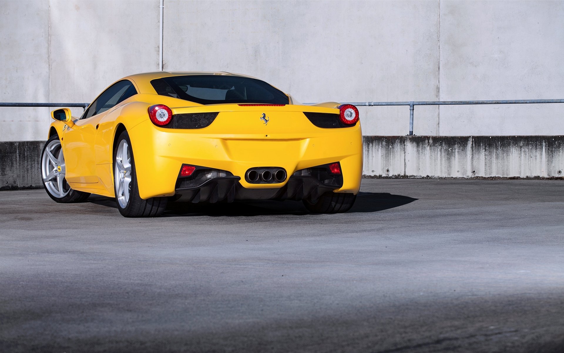 ferrari 458 italia jaune ferrari italie arrière mur