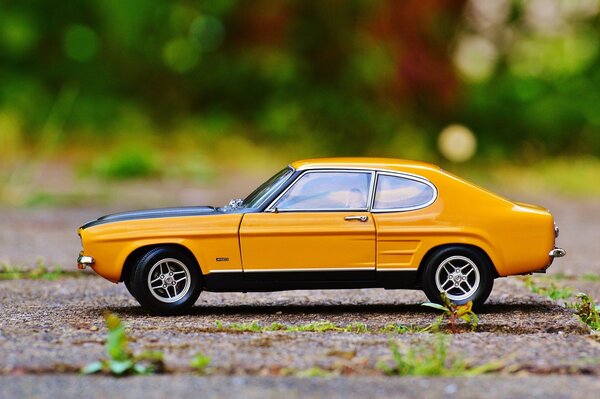 Voiture classique orange