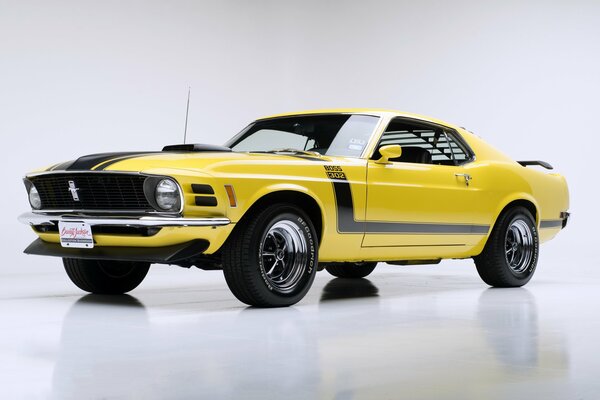 Ford Mustang giallo