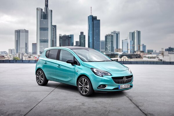 Opel corsa 5 portes aux couleurs du métro