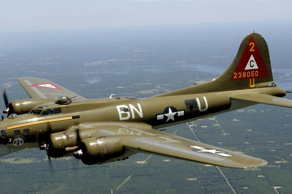 Fortezza volante nel cielo B17 USA