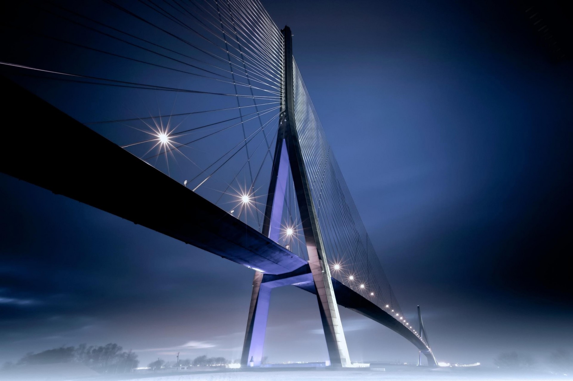 lumières pont brouillard nuit