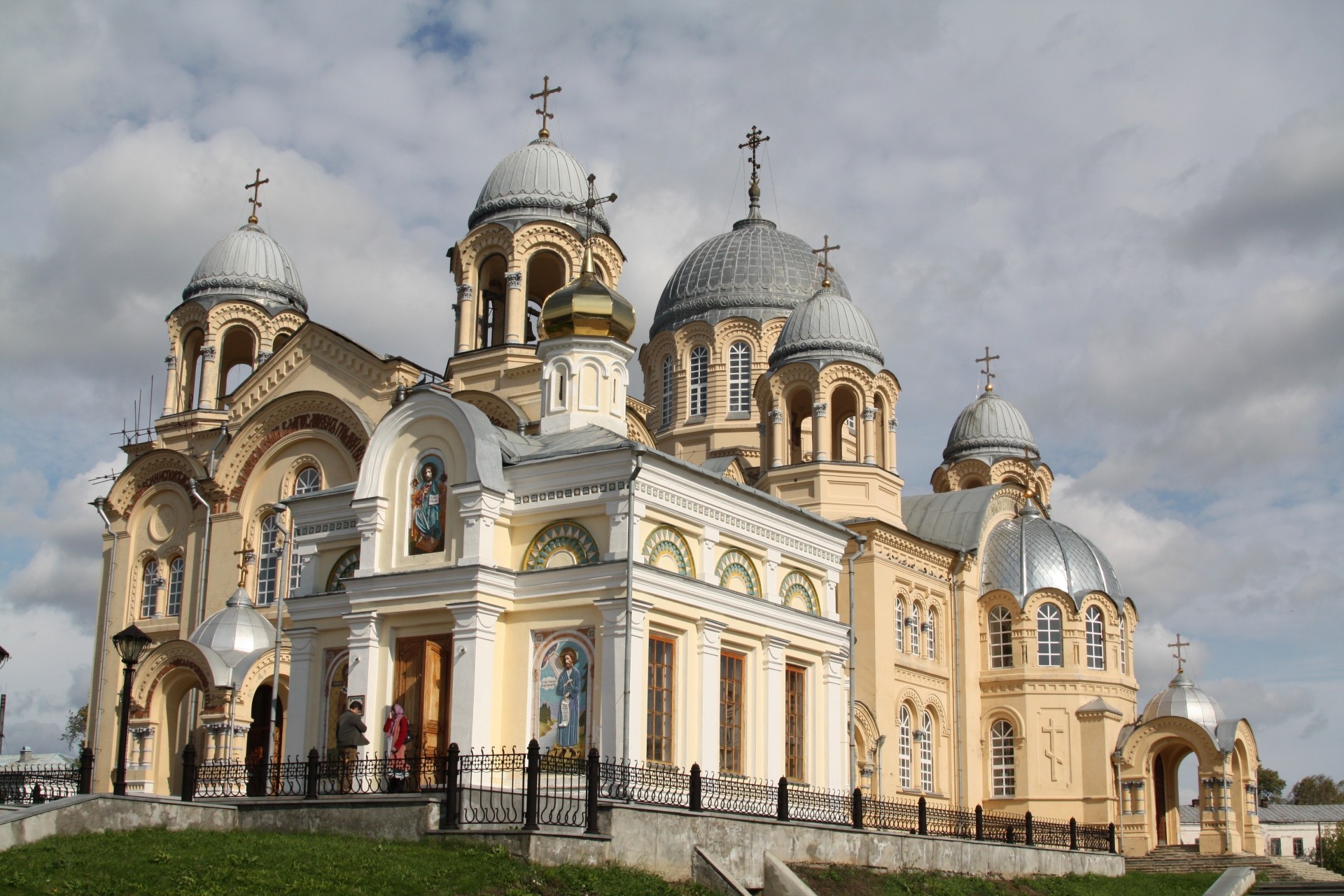 temple cathedral architecture church st. nicholas cross thread verkhoturye pattern dome