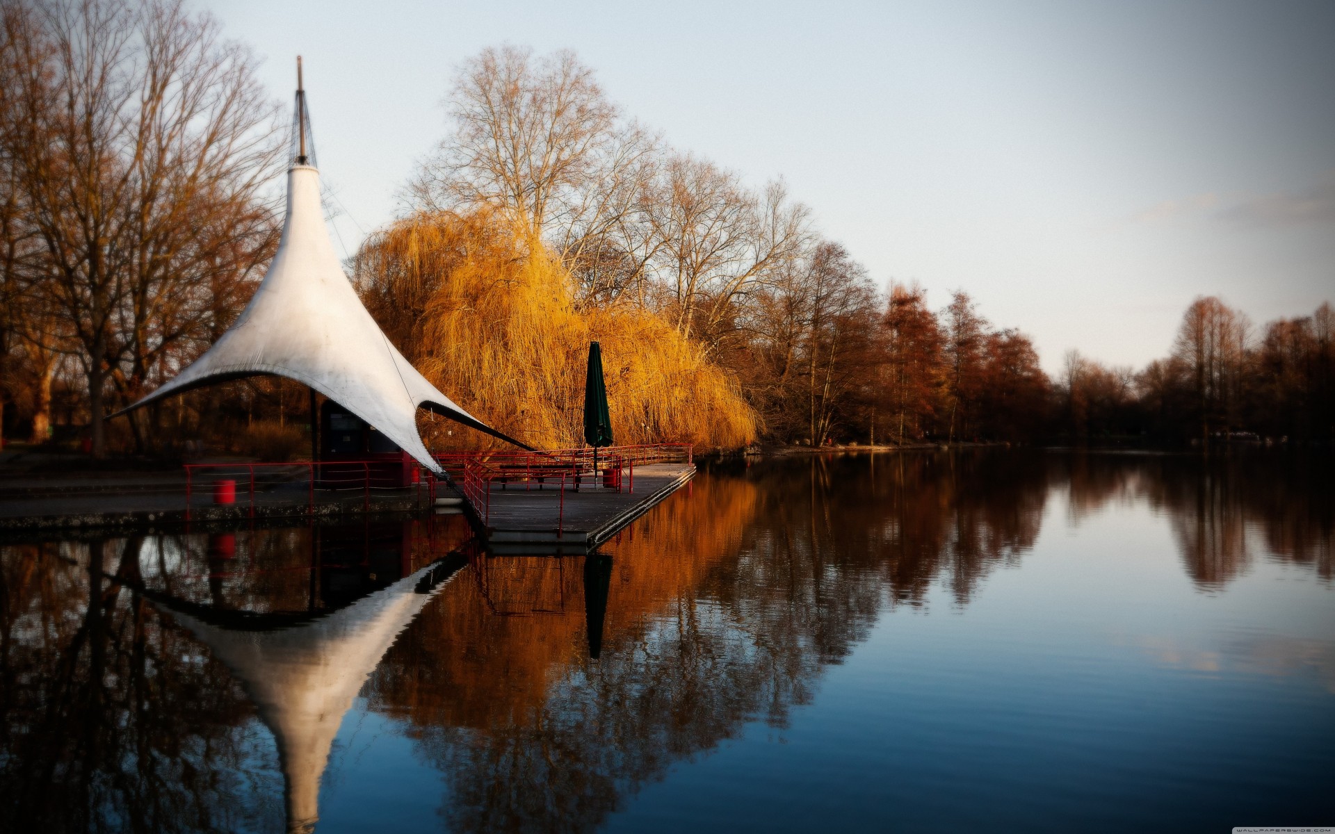 tapety na pulpit wieczorem zachód słońca molo filtr ostrość światło jezioro natura namiot odbicie drzewo wiosna tło woda tapeta fotografia