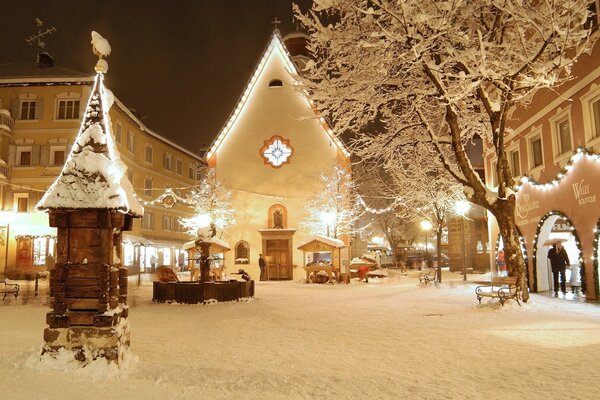 Navidad y nieve Italia en las luces