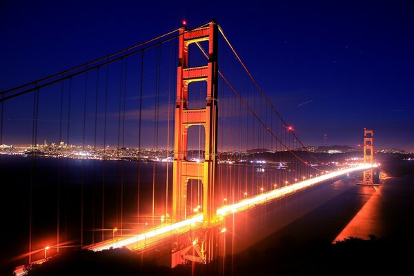 Brücke nach San Francisco in der Nacht