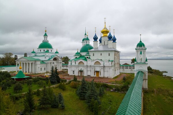 Вид на новгородский кремль