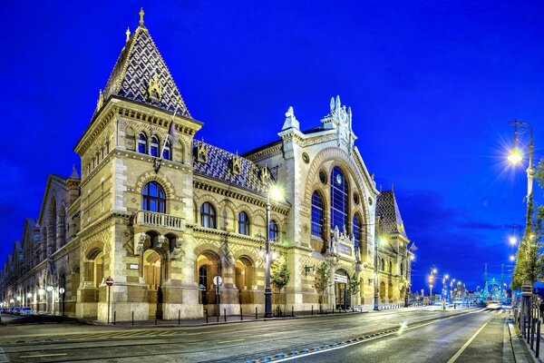 Architektura nocnego miasta Węgry