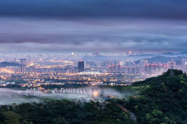 Morgennebel durch die Stadt