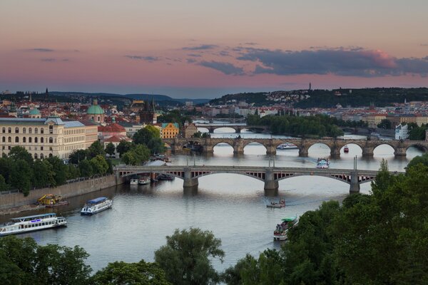 Praga è una città di molti ponti