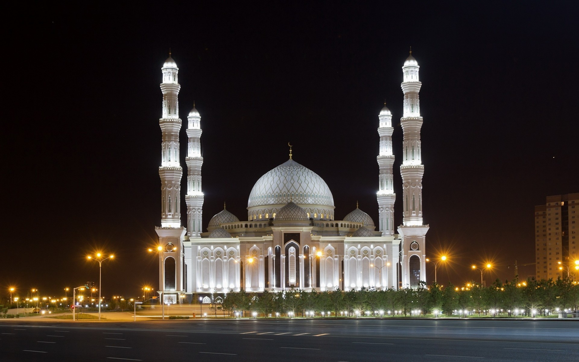 lumière mosquées nuit ville route